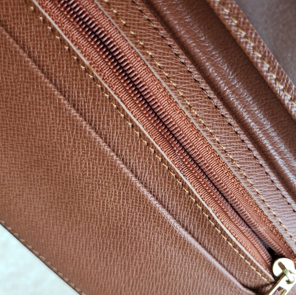 Louis Vuitton Wallet - Picture 7 of 8